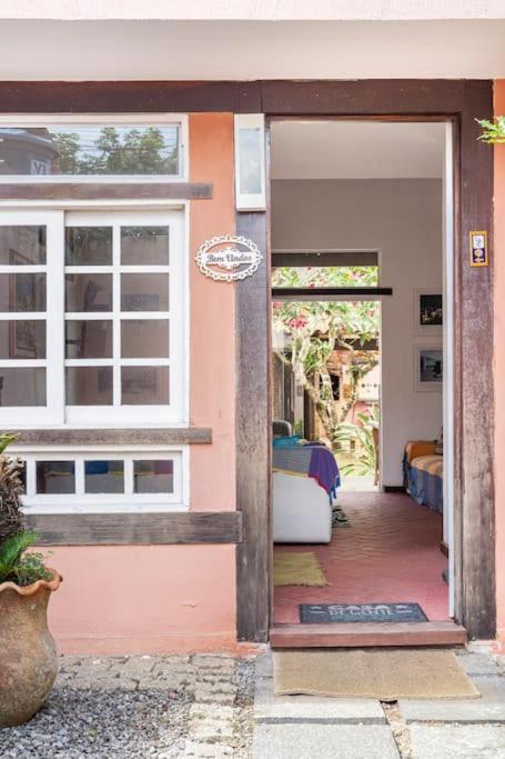 Car In The Garage And Everything On Foot. Holiday home Armacao dos Buzios